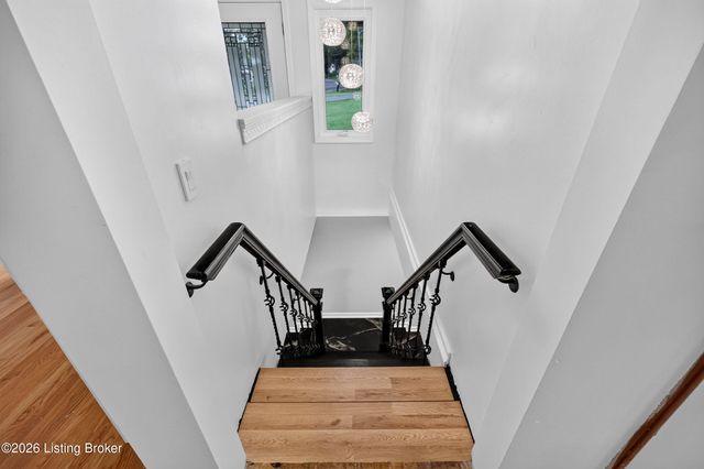 1618 Dawn Dr, Louisville, KY 40216