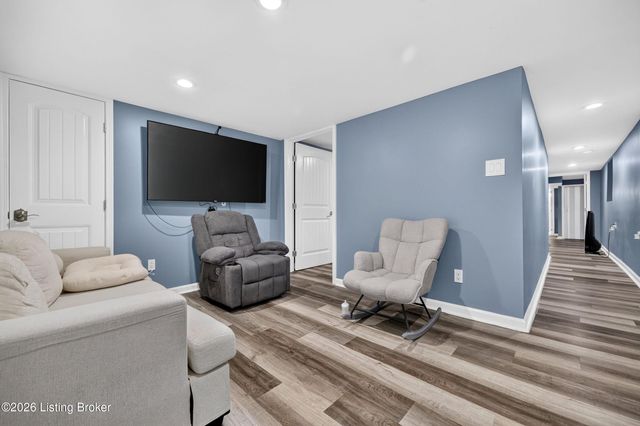 1618 Dawn Dr, Louisville, KY 40216