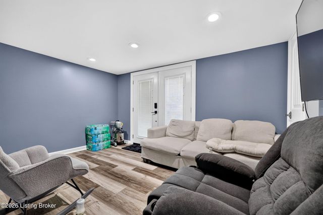 1618 Dawn Dr, Louisville, KY 40216