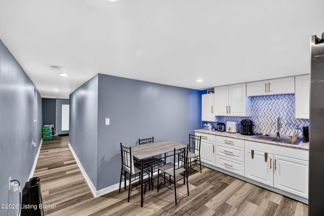 1618 Dawn Dr, Louisville, KY 40216