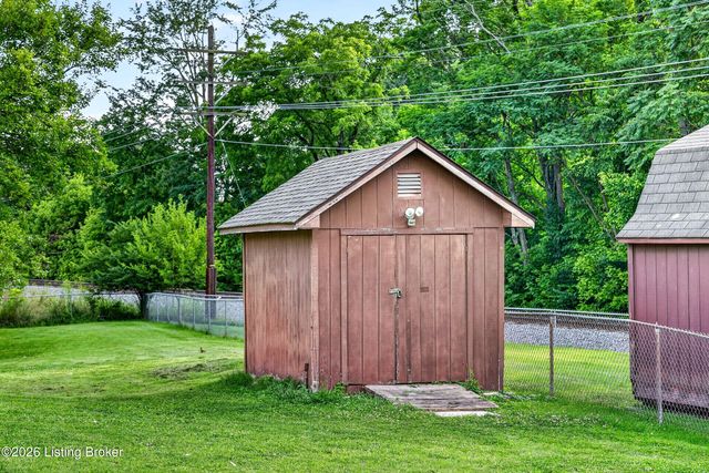 1618 Dawn Dr, Louisville, KY 40216