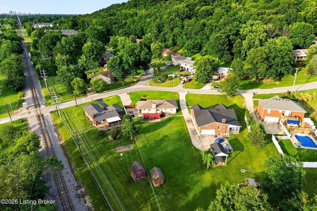 1618 Dawn Dr, Louisville, KY 40216