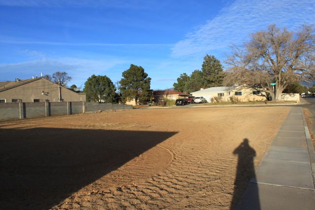 3801 Palomas Drive NE, Albuquerque, NM 87110