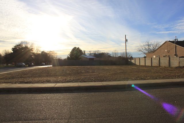 3801 Palomas Drive NE, Albuquerque, NM 87110