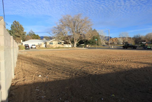 3801 Palomas Drive NE, Albuquerque, NM 87110