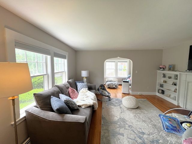 19 Maple St 19, Newton, MA 02466