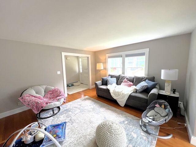 19 Maple St 19, Newton, MA 02466