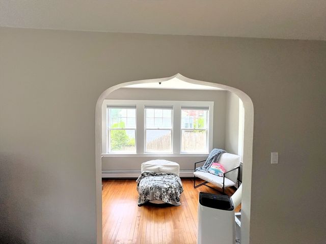 19 Maple St 19, Newton, MA 02466