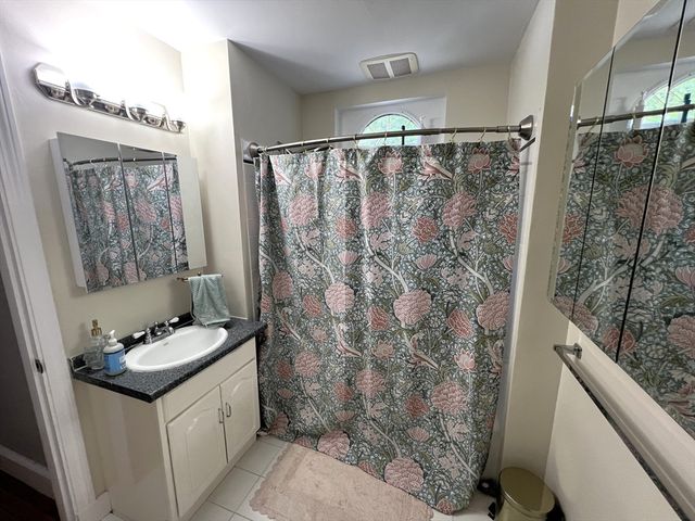 19 Maple St 19, Newton, MA 02466