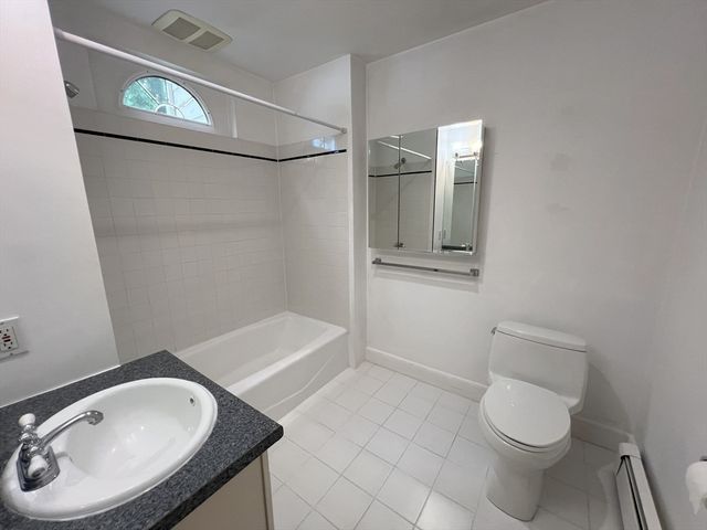 19 Maple St 19, Newton, MA 02466