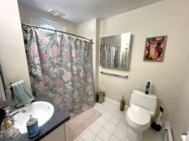 19 Maple St 19, Newton, MA 02466