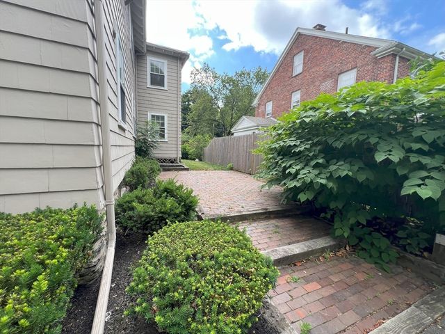 19 Maple St 19, Newton, MA 02466