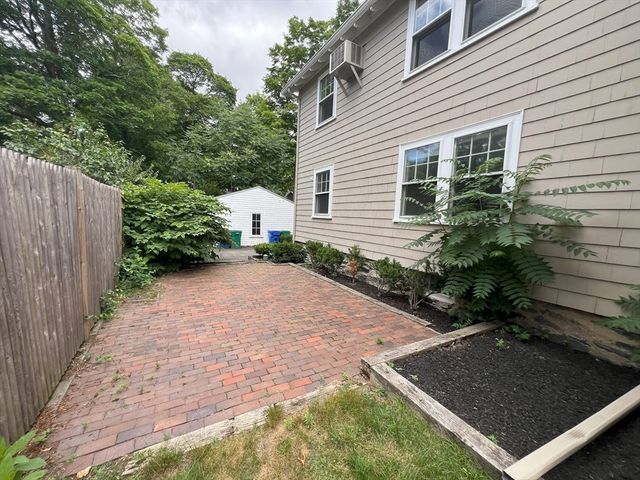19 Maple St 19, Newton, MA 02466