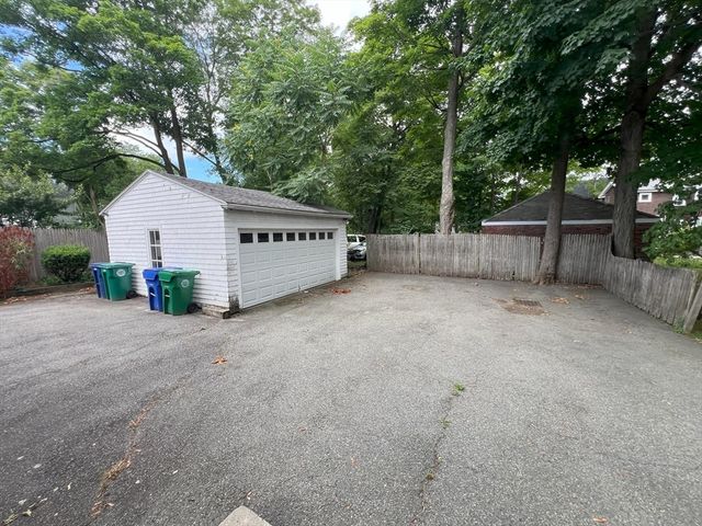 19 Maple St 19, Newton, MA 02466