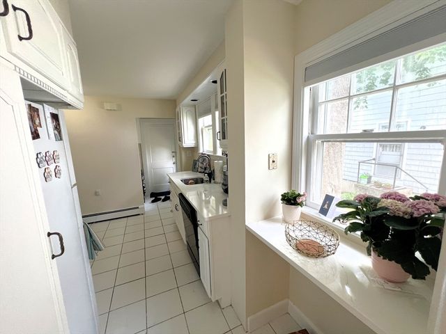 19 Maple St 19, Newton, MA 02466