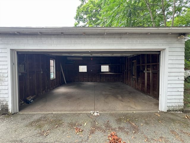 19 Maple St 19, Newton, MA 02466
