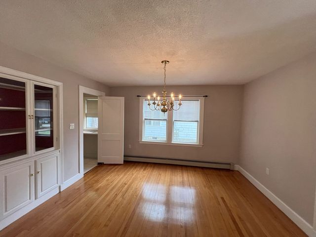 19 Maple St 19, Newton, MA 02466