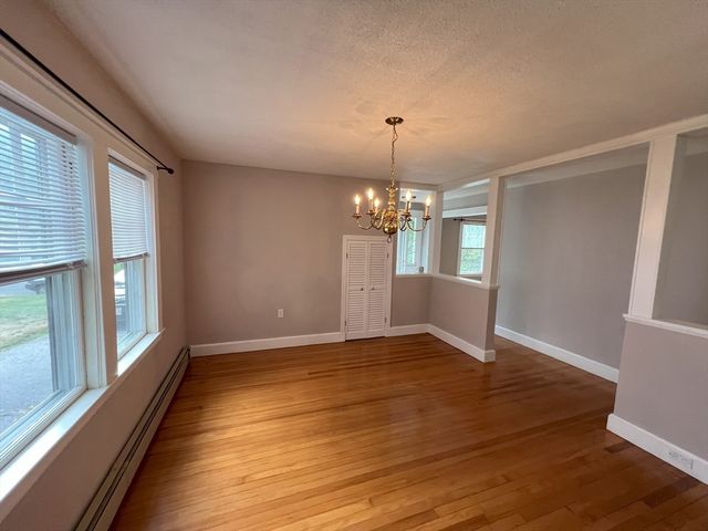 19 Maple St 19, Newton, MA 02466