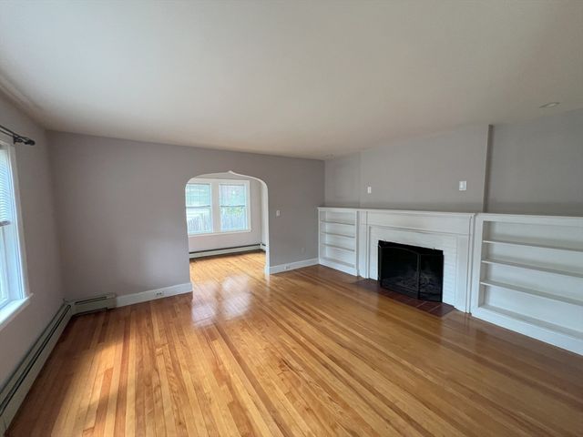 19 Maple St 19, Newton, MA 02466