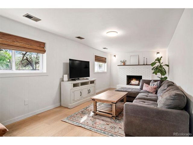 1649 Gillette Ct, Longmont, CO 80501