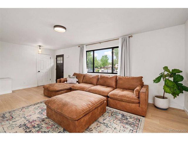 1649 Gillette Ct, Longmont, CO 80501