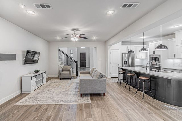 7232 Notre Dame Drive, Irving, TX 75063