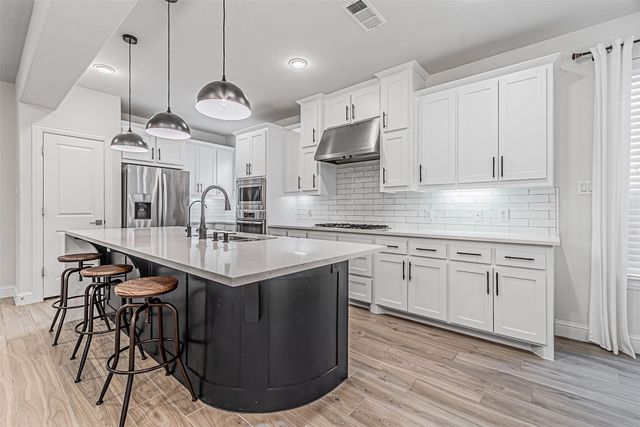 7232 Notre Dame Drive, Irving, TX 75063