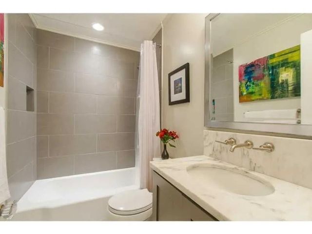 1916 Greystone NW Road, Atlanta, GA 30318