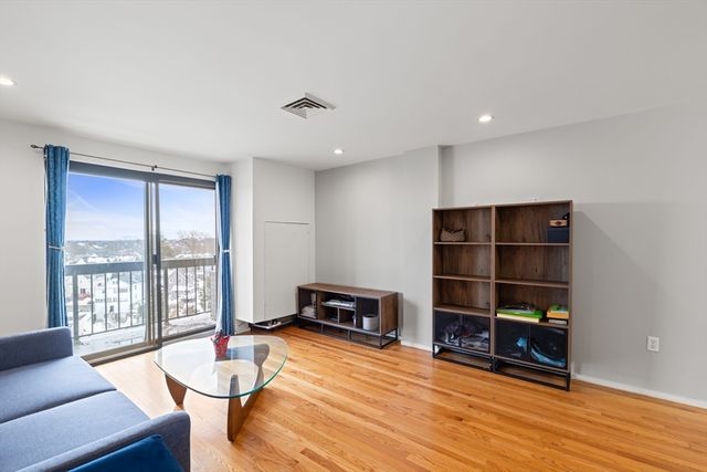 90 Quincy Shore Dr 721, Quincy, MA 02171