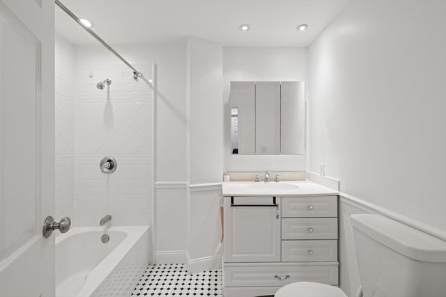 90 Quincy Shore Dr 721, Quincy, MA 02171