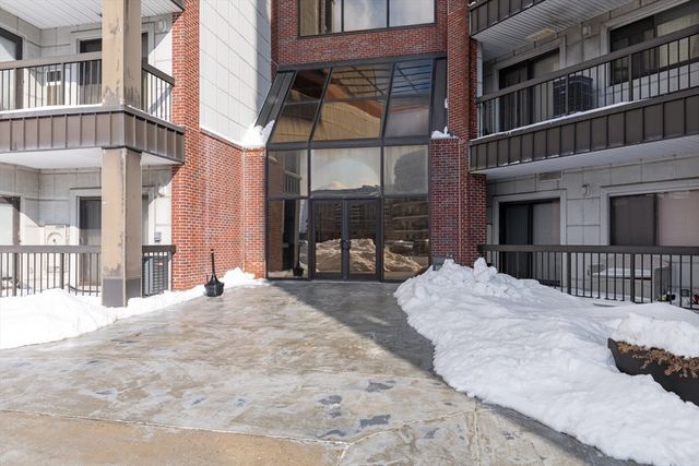 90 Quincy Shore Dr 721, Quincy, MA 02171