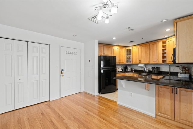 90 Quincy Shore Dr 721, Quincy, MA 02171