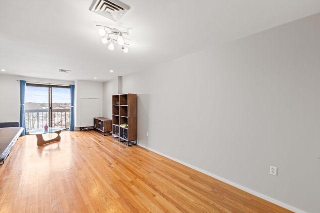 90 Quincy Shore Dr 721, Quincy, MA 02171