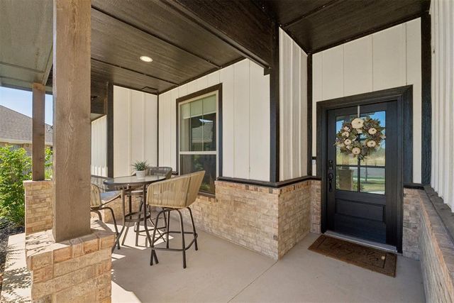 3405 Broadmoore Drive, Moore, OK 73160