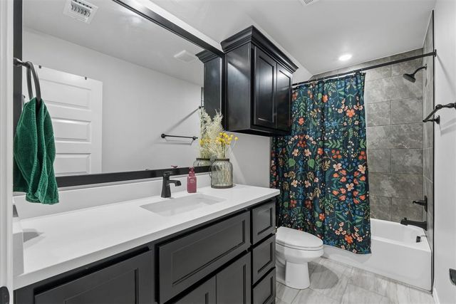 3405 Broadmoore Drive, Moore, OK 73160