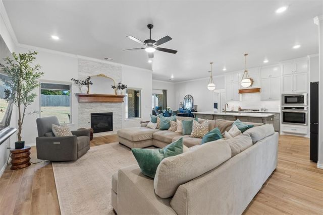 3405 Broadmoore Drive, Moore, OK 73160