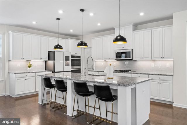 12428 SOUTHINGTON DR, Woodbridge, VA 22192