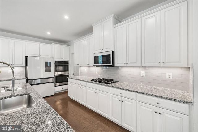 12428 SOUTHINGTON DR, Woodbridge, VA 22192