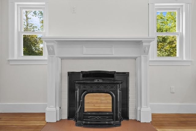 221 Pelham St, Methuen, MA 01844