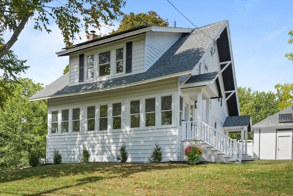 221 Pelham St, Methuen, MA 01844