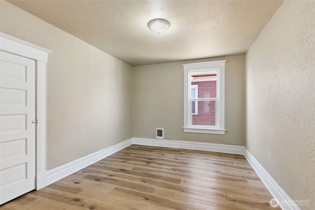 1621 W Knox Avenue, Spokane, WA 99205