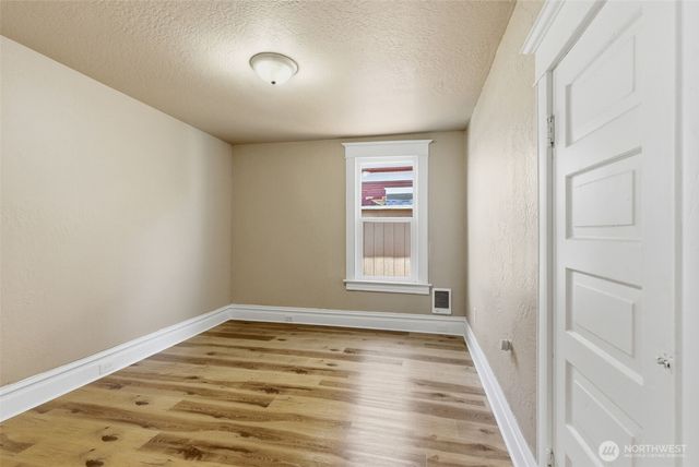 1621 W Knox Avenue, Spokane, WA 99205