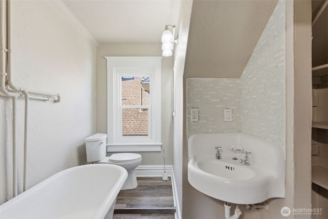 1621 W Knox Avenue, Spokane, WA 99205