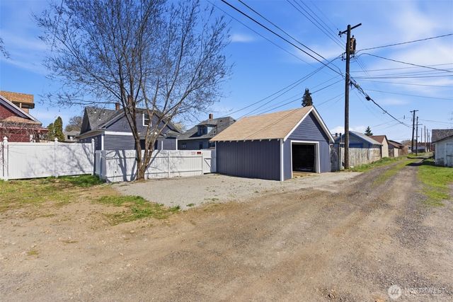 1621 W Knox Avenue, Spokane, WA 99205