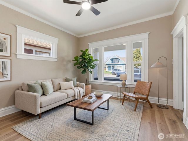 1621 W Knox Avenue, Spokane, WA 99205