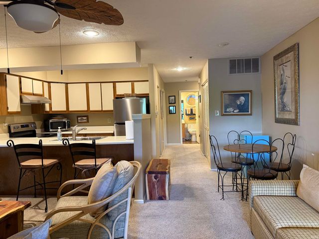 3930 E Eagle Bay Drive, Bloomington, IN 47401