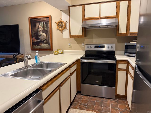 3930 E Eagle Bay Drive, Bloomington, IN 47401