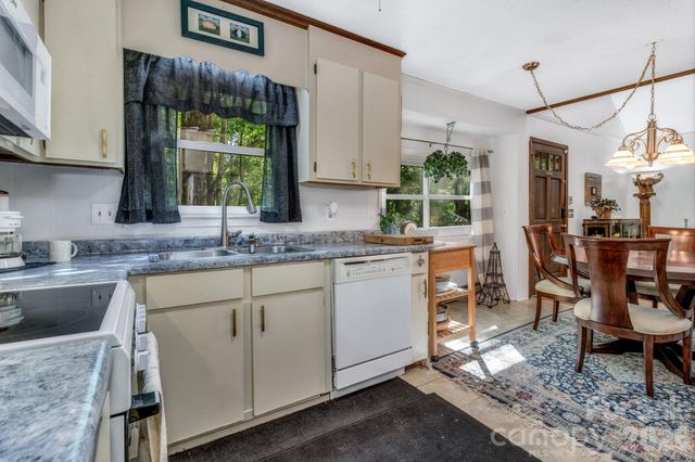 571 Tsisqua Circle, Brevard, NC 28712