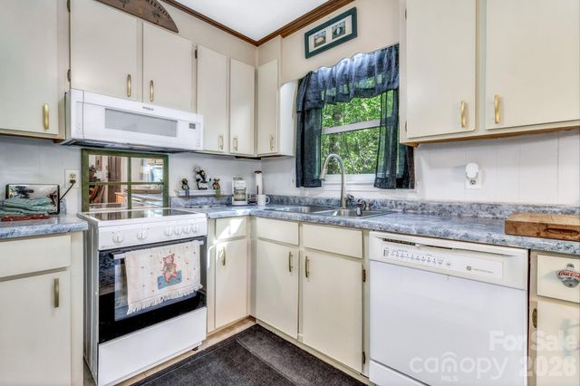 571 Tsisqua Circle, Brevard, NC 28712