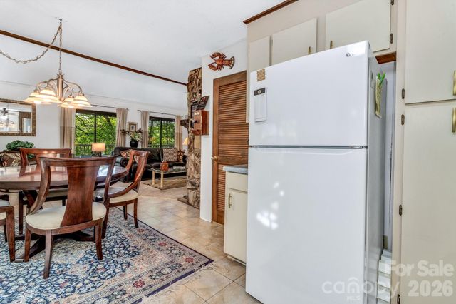 571 Tsisqua Circle, Brevard, NC 28712